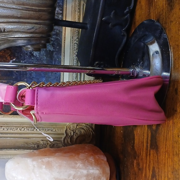Brand New No Tags Juicy Couture Fuchsia Shoulder Bag with Gold Chain - Picture 9 of 11